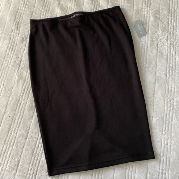 Black pencil skirt​ - Picture 1 of 3